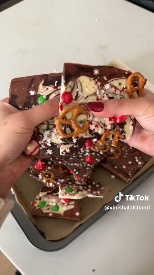 Easy Christmas Wreath Puff Pastry Appetizer