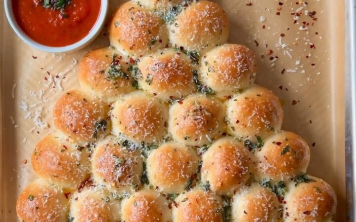 dinner roll christmas tree