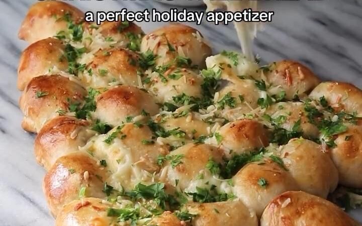 pull apart christmas tree bread