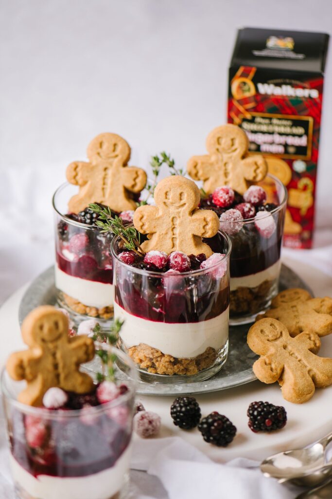 small desserts with cookies and berries