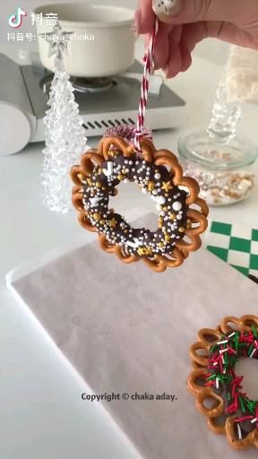 christmas decorated pretzels