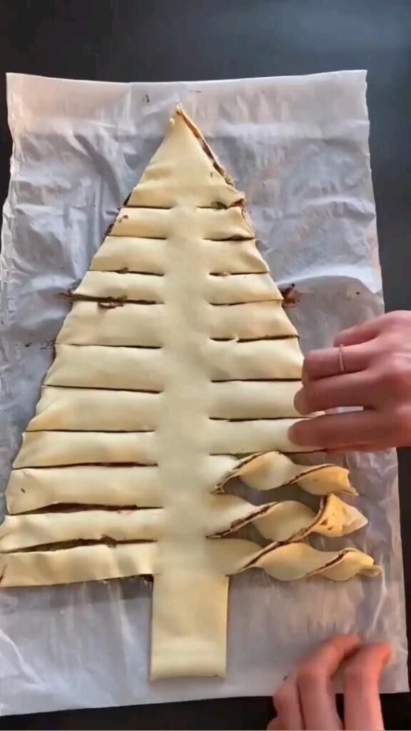 christmas tree pull-apart bread